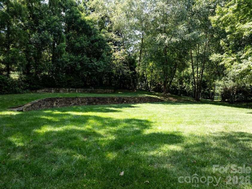 2200 Queens Road, Charlotte, NC 28207.  MLS# CAR4422413, YatesRealty ID 49399. 