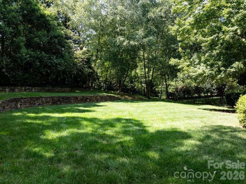 2200 Queens Road, Charlotte, NC 28207.  MLS# CAR4422413, YatesRealty ID 49399. 