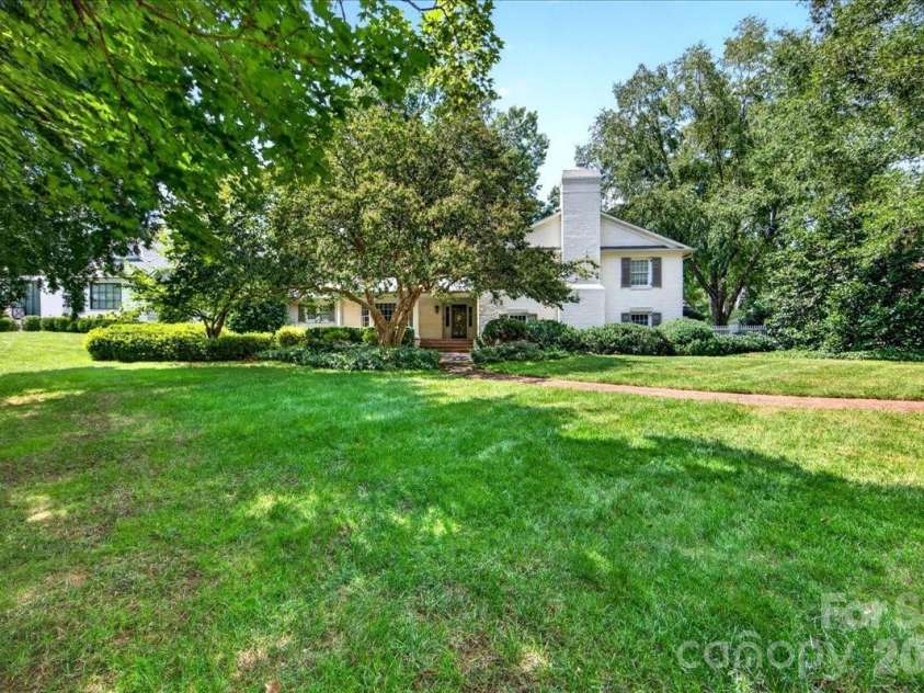 2200 Queens Road, Charlotte, NC 28207.  MLS# CAR4422413, YatesRealty ID 49399. 