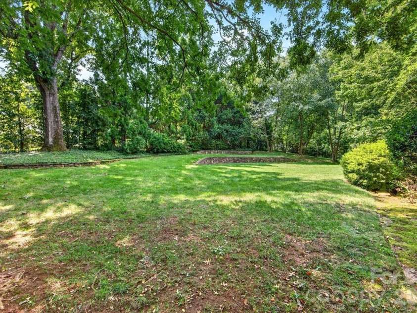 2200 Queens Road, Charlotte, NC 28207.  MLS# CAR4422413, YatesRealty ID 49399. 