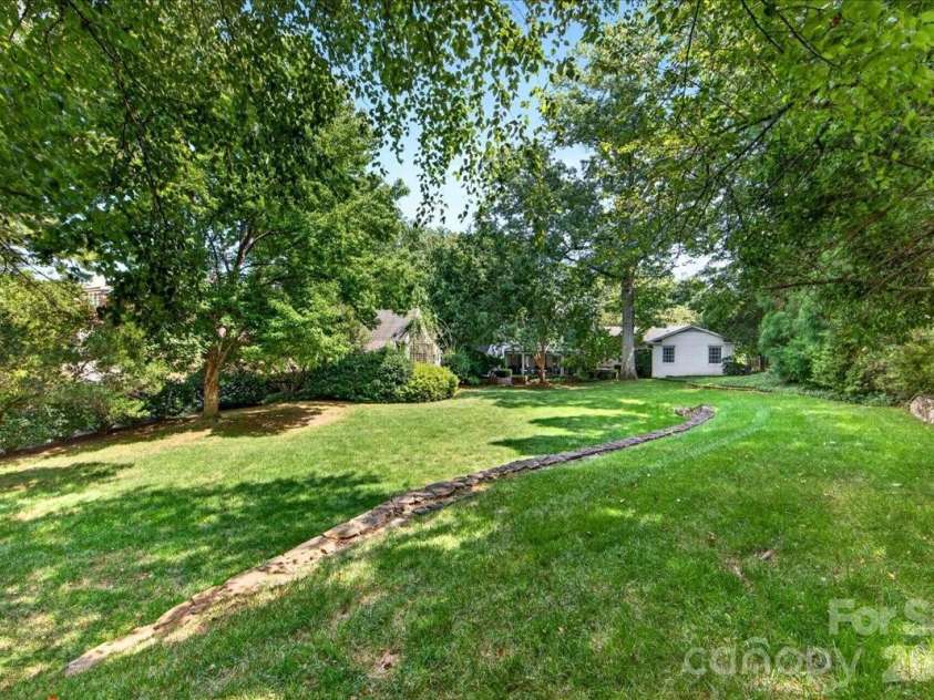 2200 Queens Road, Charlotte, NC 28207.  MLS# CAR4422413, YatesRealty ID 49399. 