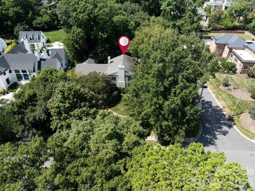 2200 Queens Road, Charlotte, NC 28207.  MLS# CAR4422413, YatesRealty ID 49399. 