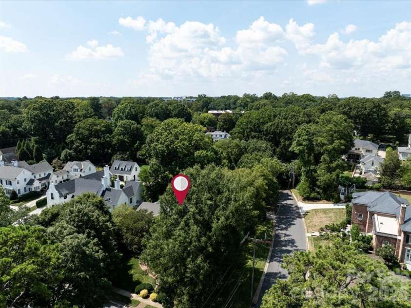 2200 Queens Road, Charlotte, NC 28207.  MLS# CAR4422413, YatesRealty ID 49399. 
