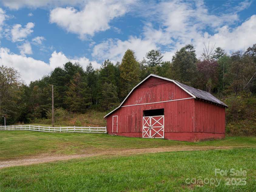 71 Happy Valley Drive, Mills River, NC 28759.  MLS# CAR4312252, YatesRealty ID 494. 