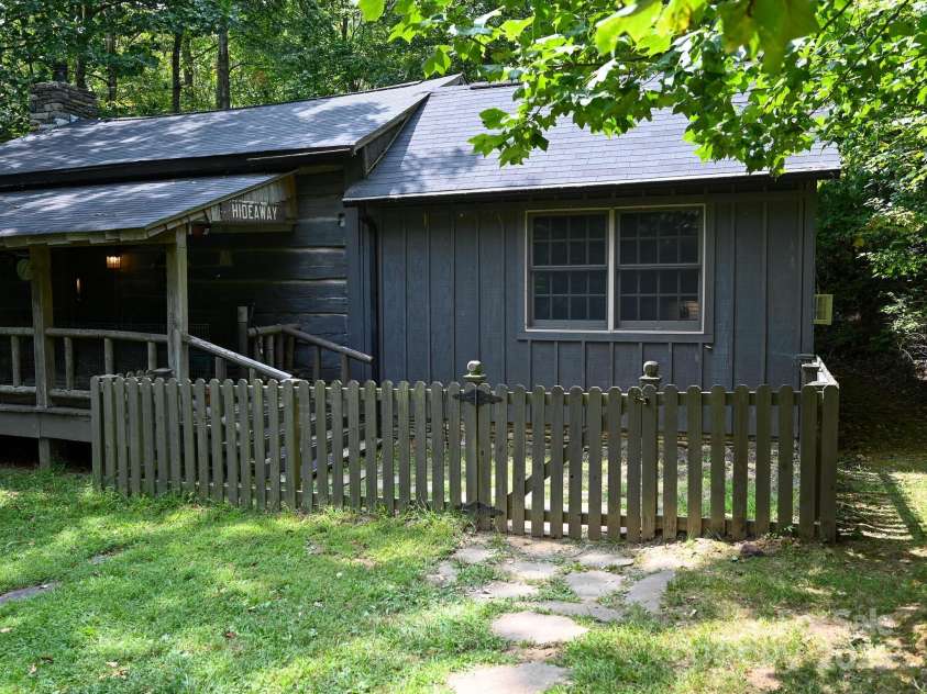 88 Chestnut Forest Road, Fairview, NC 28730.  MLS# CAR4171561, YatesRealty ID 494. A true 