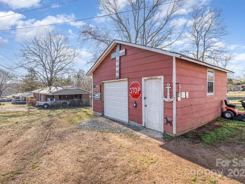 2320 Monterey Park Drive, Gastonia, NC 28054.  MLS# CAR4229274, YatesRealty ID 4940. 