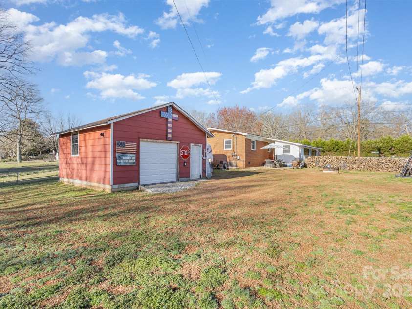 2320 Monterey Park Drive, Gastonia, NC 28054.  MLS# CAR4229274, YatesRealty ID 4940. 