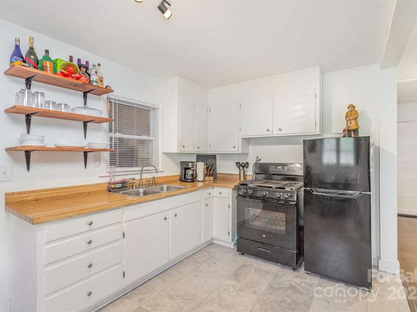 2320 Monterey Park Drive, Gastonia, NC 28054.  MLS# CAR4229274, YatesRealty ID 4940. 