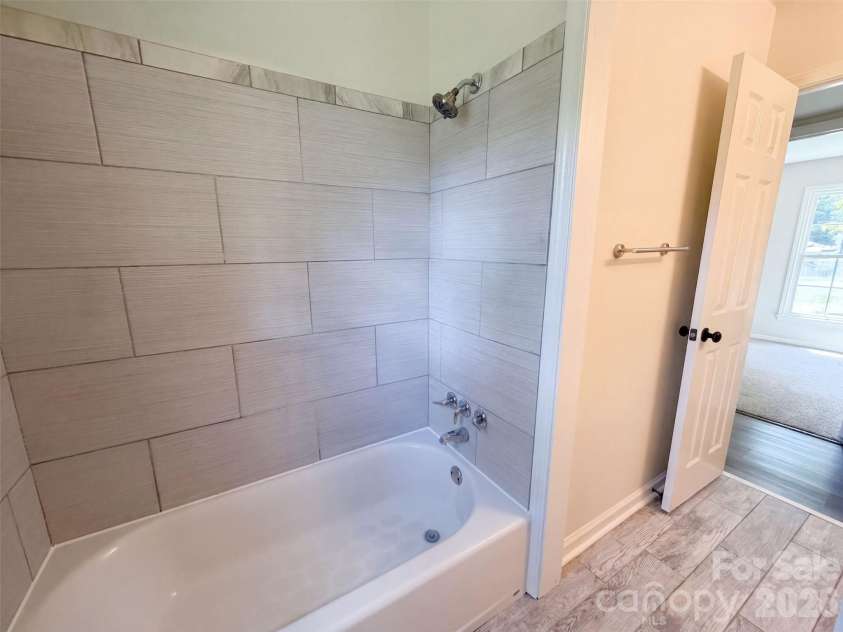 728 Milan Road, Charlotte, NC 28216.  MLS# CAR4422393, YatesRealty ID 49401. 