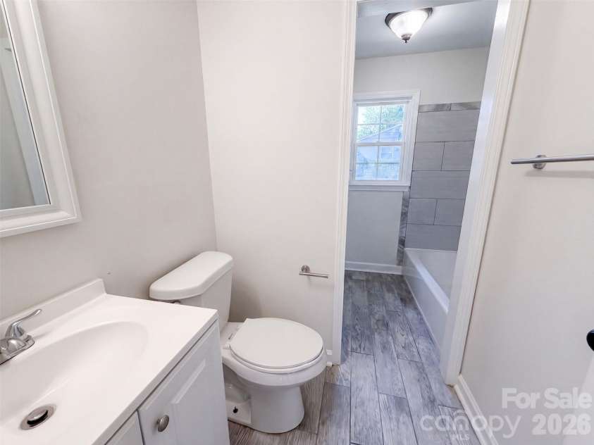 728 Milan Road, Charlotte, NC 28216.  MLS# CAR4422393, YatesRealty ID 49401. 