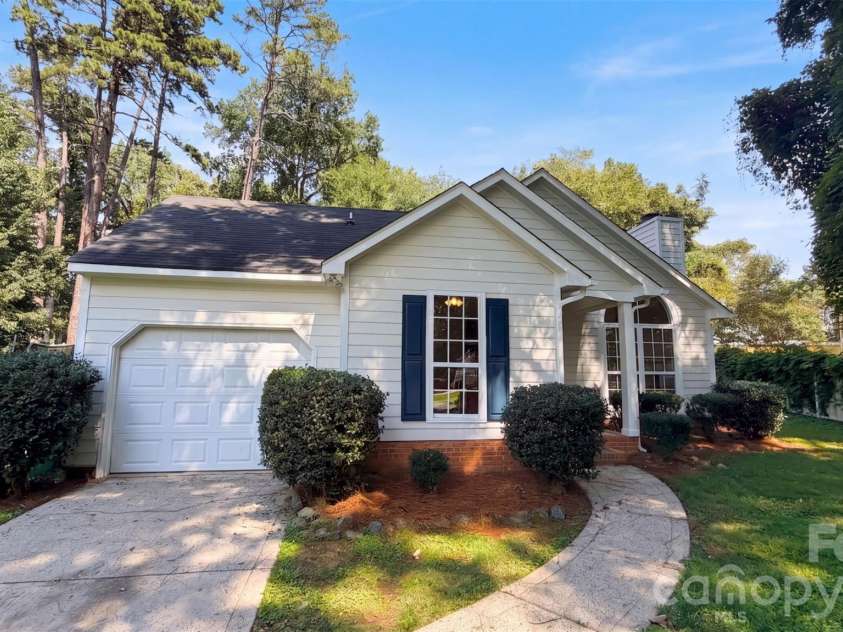 6223 Sunbridge Court, Charlotte, NC 28269.  MLS# CAR4422433, YatesRealty ID 49402. 