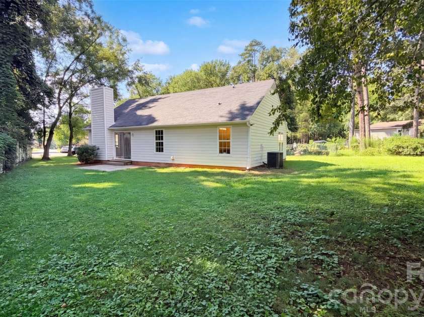 6223 Sunbridge Court, Charlotte, NC 28269.  MLS# CAR4422433, YatesRealty ID 49402. 