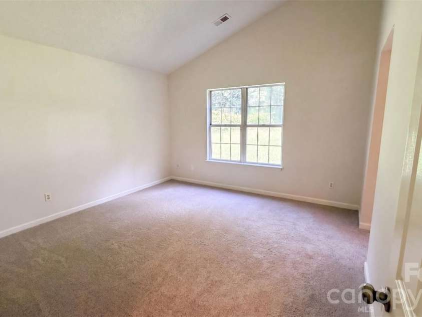 6223 Sunbridge Court, Charlotte, NC 28269.  MLS# CAR4422433, YatesRealty ID 49402. 