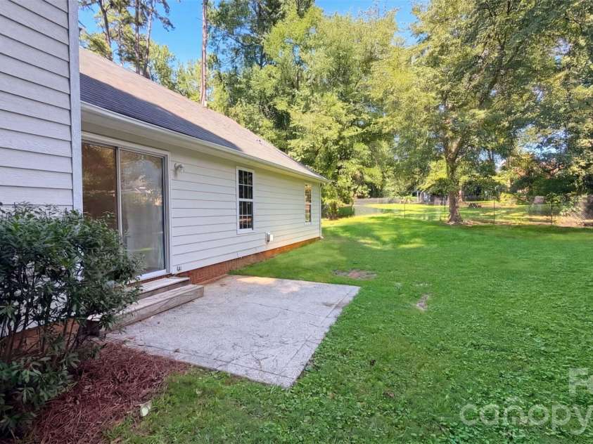 6223 Sunbridge Court, Charlotte, NC 28269.  MLS# CAR4422433, YatesRealty ID 49402. 