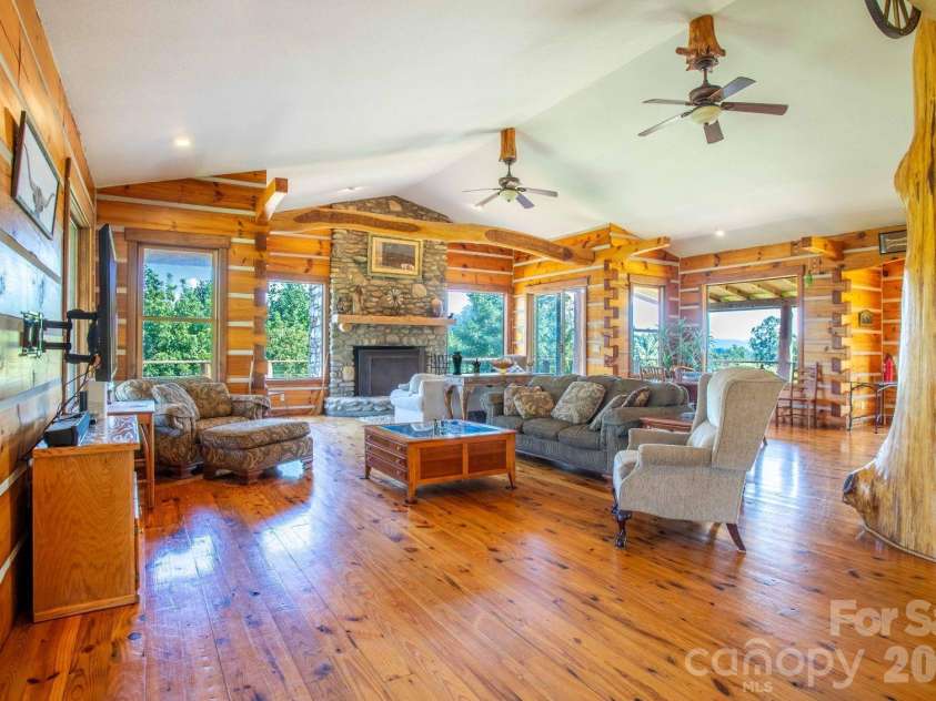 891 Logans Ridge Road, Marshall, NC 28753.  MLS# CAR4411143, YatesRealty ID 49403. Spacious sitting at the foyer