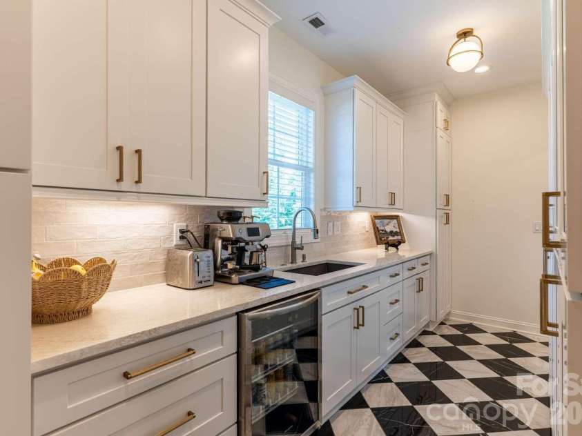 4413 Holly Circle, Conover, NC 28613.  MLS# CAR4422472, YatesRealty ID 49404. 