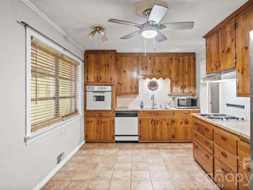 41 Elm Street, Badin, NC 28009.  MLS# CAR4402838, YatesRealty ID 49405. Spacious Kitchen