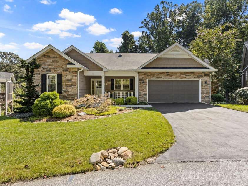 59 Old Pasture Way, Laurel Park, NC 28739.  MLS# CAR4422161, YatesRealty ID 49406. 