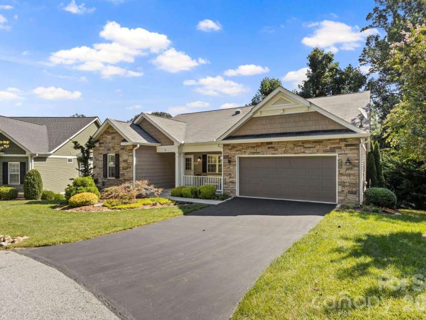 59 Old Pasture Way, Laurel Park, NC 28739.  MLS# CAR4422161, YatesRealty ID 49406. 