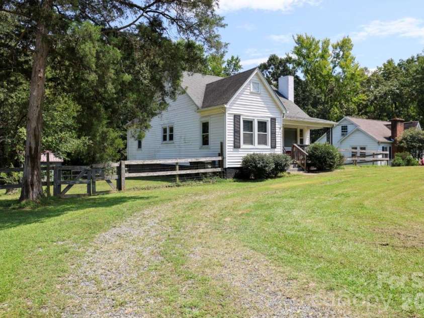 370 Belvedere Drive, Concord, NC 28027.  MLS# CAR4422493, YatesRealty ID 49409. 