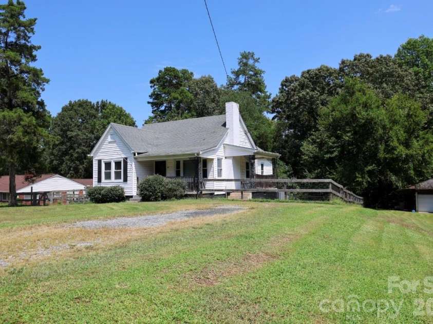 370 Belvedere Drive, Concord, NC 28027.  MLS# CAR4422493, YatesRealty ID 49409. 