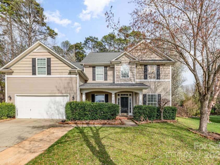 2157 Tommy Lane, Matthews, NC 28105.  MLS# CAR4233463, YatesRealty ID 4941. 