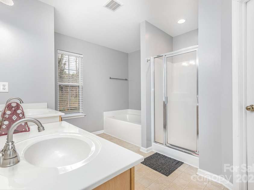 2157 Tommy Lane, Matthews, NC 28105.  MLS# CAR4233463, YatesRealty ID 4941. 