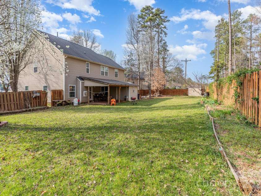 2157 Tommy Lane, Matthews, NC 28105.  MLS# CAR4233463, YatesRealty ID 4941. 