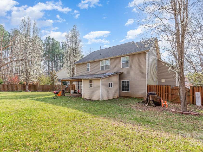 2157 Tommy Lane, Matthews, NC 28105.  MLS# CAR4233463, YatesRealty ID 4941. 