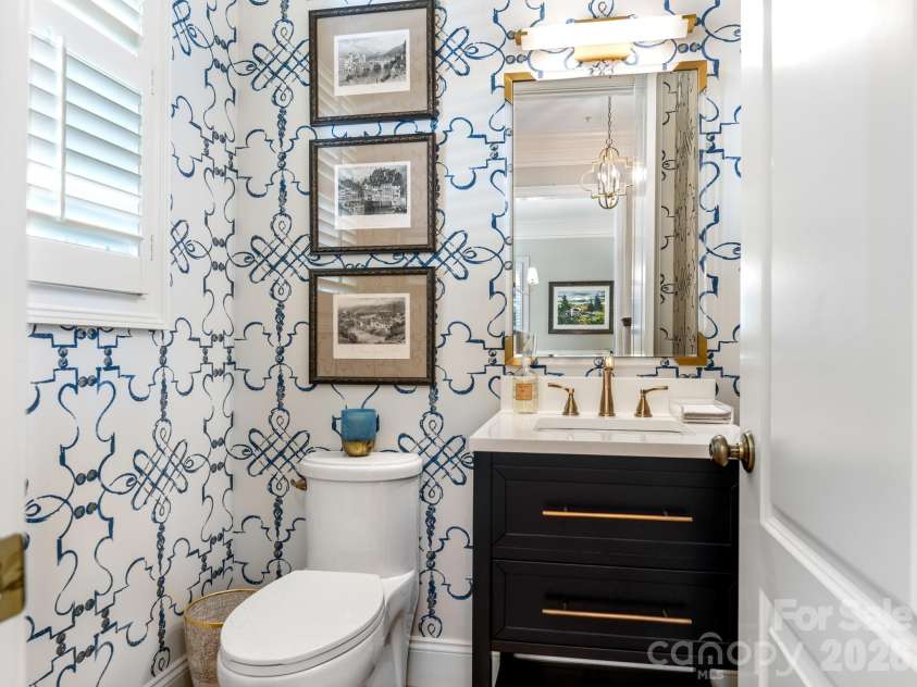 2808 Gablestone Way, Charlotte, NC 28207.  MLS# CAR4420646, YatesRealty ID 49410. 