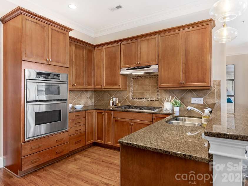 2808 Gablestone Way, Charlotte, NC 28207.  MLS# CAR4420646, YatesRealty ID 49410. 