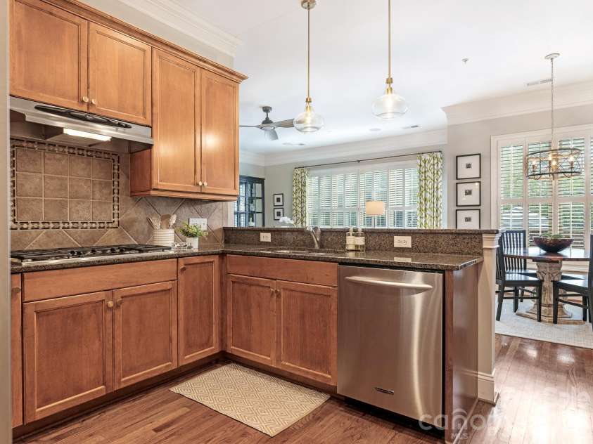 2808 Gablestone Way, Charlotte, NC 28207.  MLS# CAR4420646, YatesRealty ID 49410. 