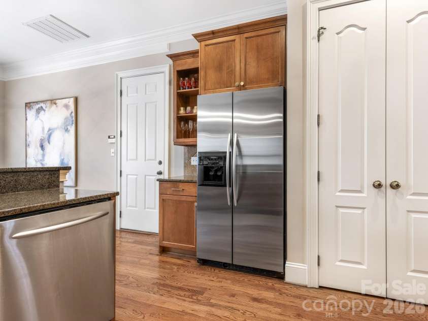 2808 Gablestone Way, Charlotte, NC 28207.  MLS# CAR4420646, YatesRealty ID 49410. 