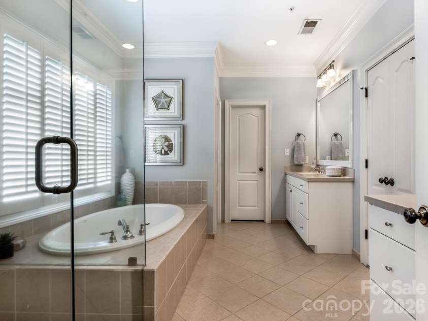 2808 Gablestone Way, Charlotte, NC 28207.  MLS# CAR4420646, YatesRealty ID 49410. 