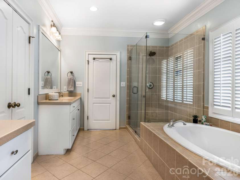 2808 Gablestone Way, Charlotte, NC 28207.  MLS# CAR4420646, YatesRealty ID 49410. 