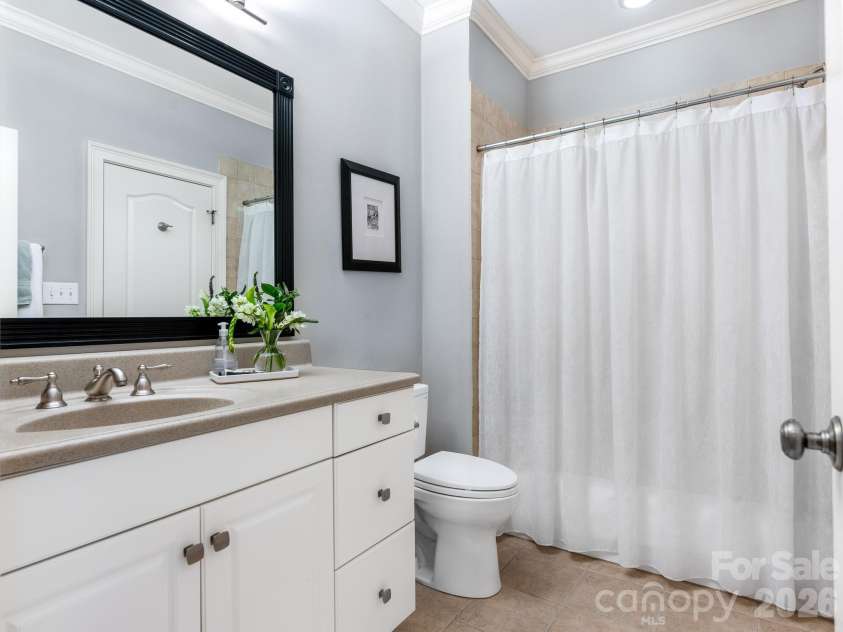 2808 Gablestone Way, Charlotte, NC 28207.  MLS# CAR4420646, YatesRealty ID 49410. 