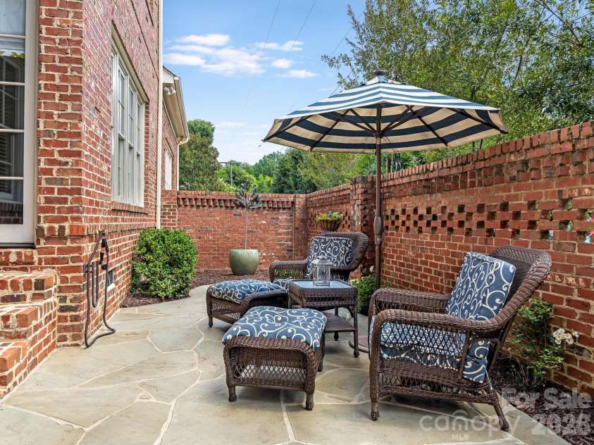 2808 Gablestone Way, Charlotte, NC 28207.  MLS# CAR4420646, YatesRealty ID 49410. 