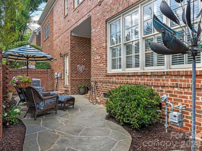 2808 Gablestone Way, Charlotte, NC 28207.  MLS# CAR4420646, YatesRealty ID 49410. 
