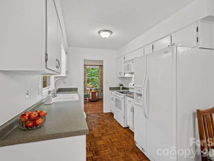 2 Brae Burn Way, Arden, NC 28704.  MLS# CAR4421728, YatesRealty ID 49411. 