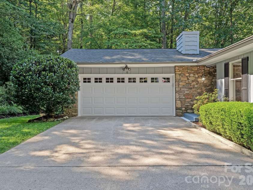 2 Brae Burn Way, Arden, NC 28704.  MLS# CAR4421728, YatesRealty ID 49411. 