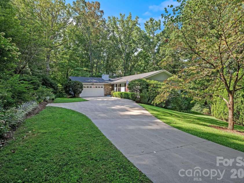 2 Brae Burn Way, Arden, NC 28704.  MLS# CAR4421728, YatesRealty ID 49411. 