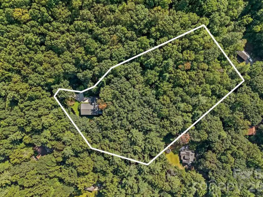 2 Brae Burn Way, Arden, NC 28704.  MLS# CAR4421728, YatesRealty ID 49411. Approximate Lot lines