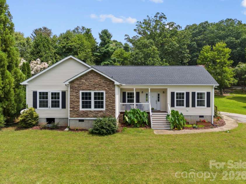 97 Meadowview Drive, Saluda, NC 28773.  MLS# CAR4422197, YatesRealty ID 49414. 