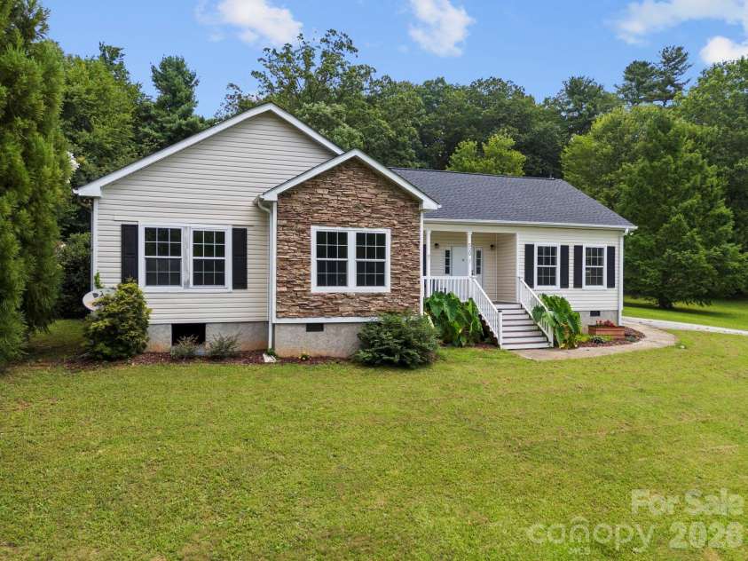 97 Meadowview Drive, Saluda, NC 28773.  MLS# CAR4422197, YatesRealty ID 49414. 