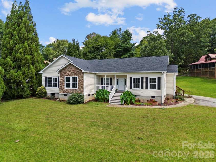 97 Meadowview Drive, Saluda, NC 28773.  MLS# CAR4422197, YatesRealty ID 49414. 