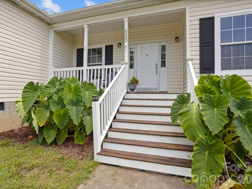 97 Meadowview Drive, Saluda, NC 28773.  MLS# CAR4422197, YatesRealty ID 49414. 