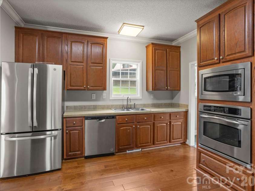 97 Meadowview Drive, Saluda, NC 28773.  MLS# CAR4422197, YatesRealty ID 49414. 