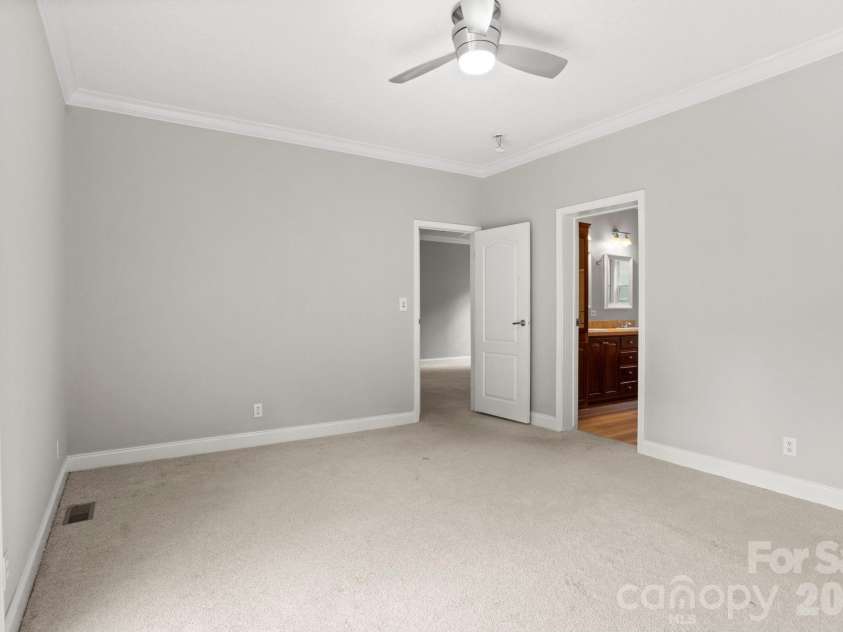 97 Meadowview Drive, Saluda, NC 28773.  MLS# CAR4422197, YatesRealty ID 49414. 