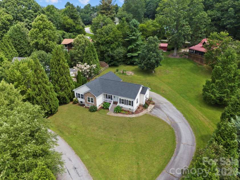 97 Meadowview Drive, Saluda, NC 28773.  MLS# CAR4422197, YatesRealty ID 49414. 