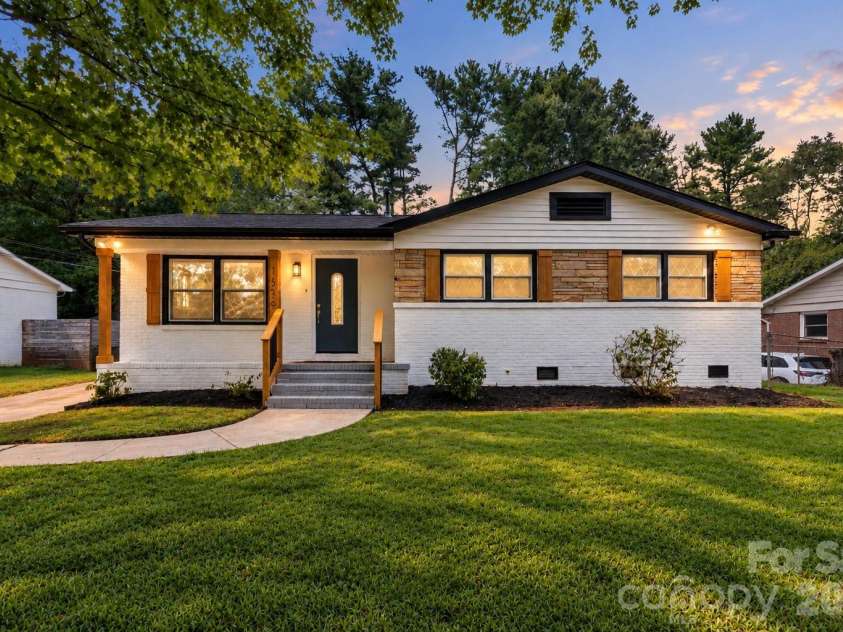 1539 Starbrook Drive, Charlotte, NC 28210.  MLS# CAR4422456, YatesRealty ID 49419. 